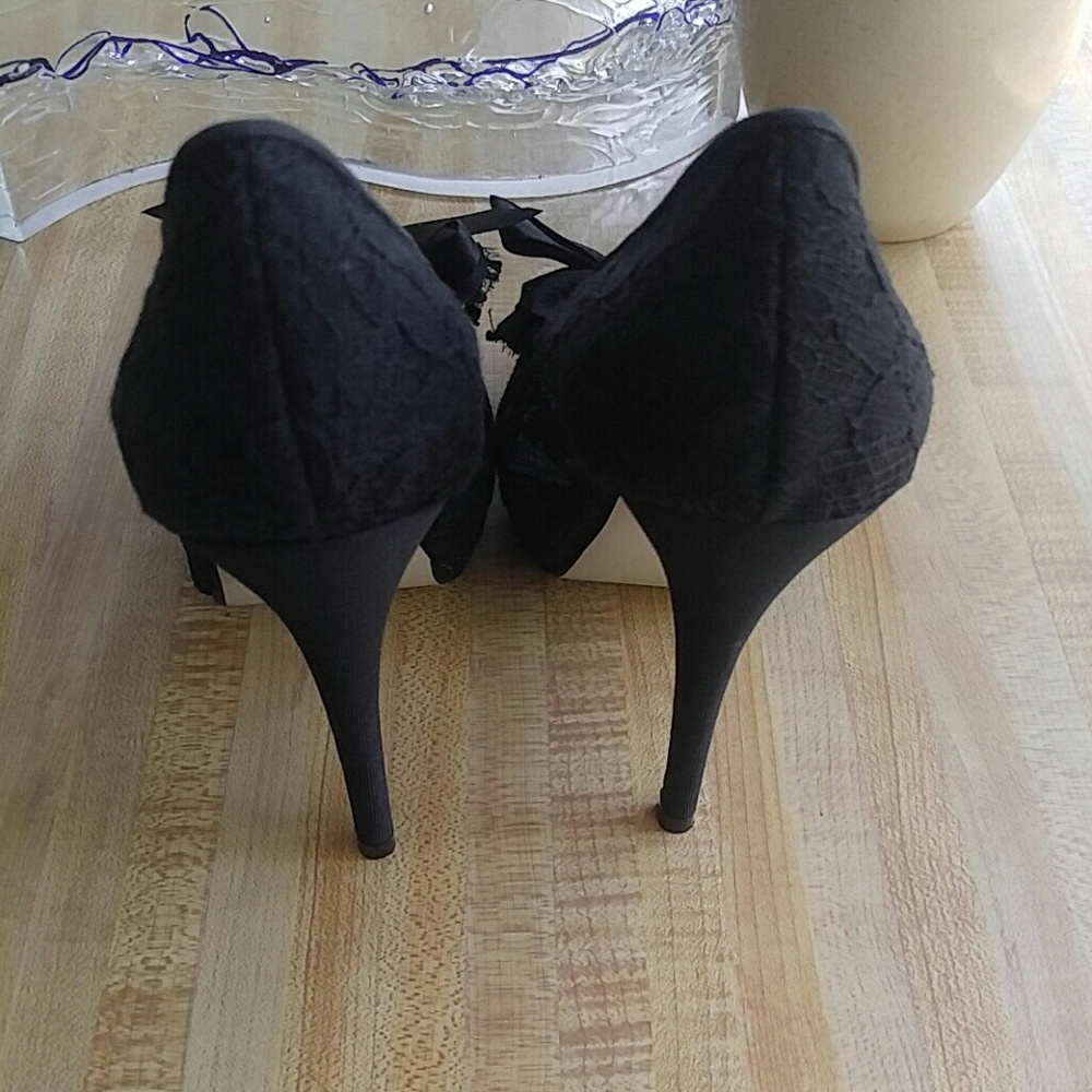 Chinese Laundry Lace Stilettos - Picture 3 of 5